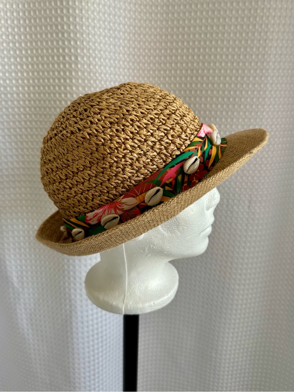 STEVE MADDEN Straw Sun Hat Tropical Floral Cowrie Shell Beach Hat One Size